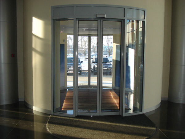 Автоматическая двойная радиусная дверь NABCO(1)