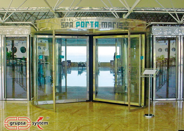 Автоматическая револьверная дверь GRUPSA-SYSTEM. Материал – нержавеющая сталь