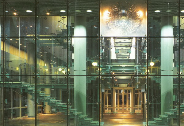 Остекление по стеклянным стойкам