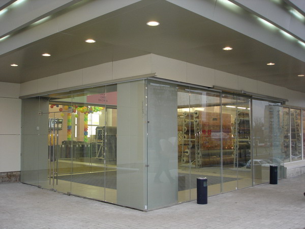 Раздвижные двери NABCO. Магазин ковров, г. Санкт-Петербург