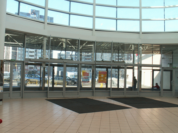 Входная группа. Сеть «О-Кей», г. Санкт-Петербург